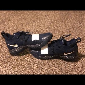 Size 11 Men Nike Paul George Shoes